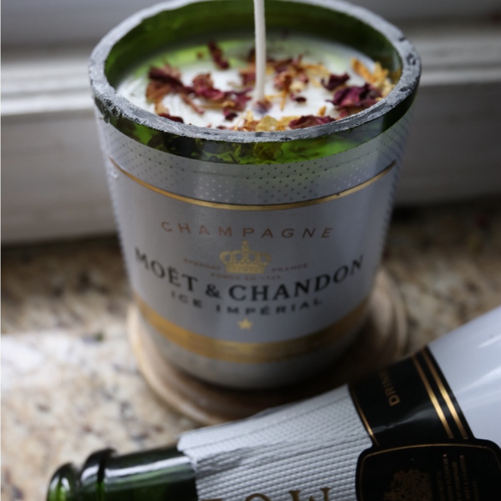 Moet Champagne Candle - sweet tabacco scent.